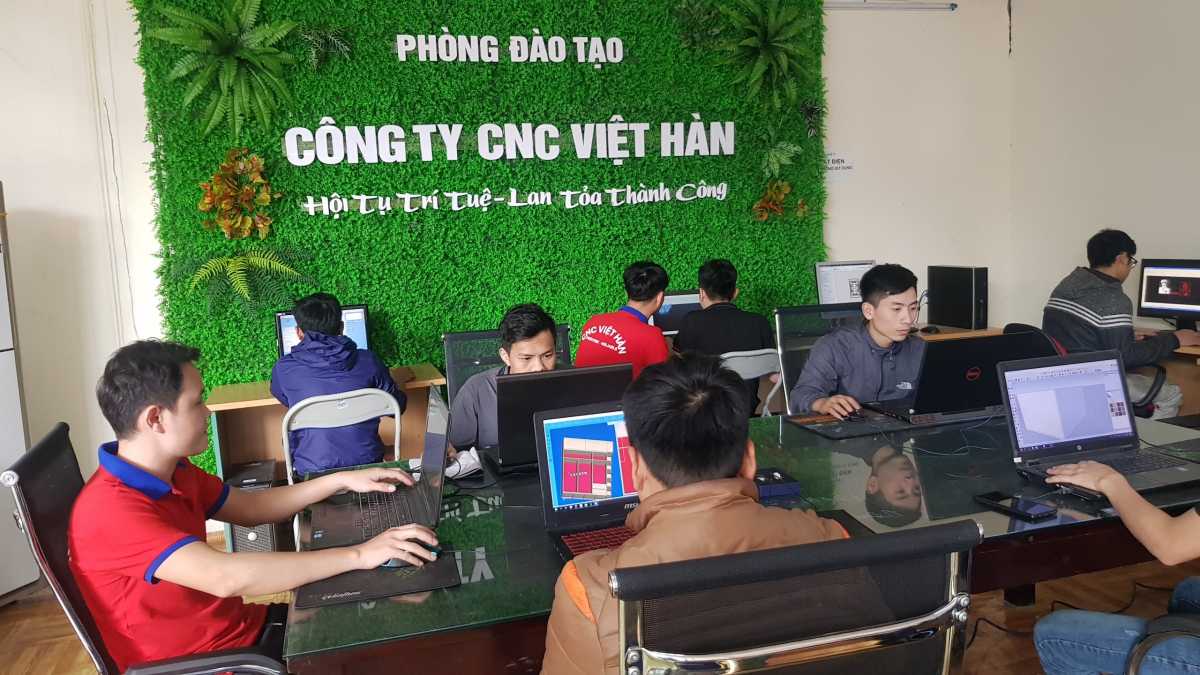 CNC Việt Hàn đào tạo chuyên nghiệp